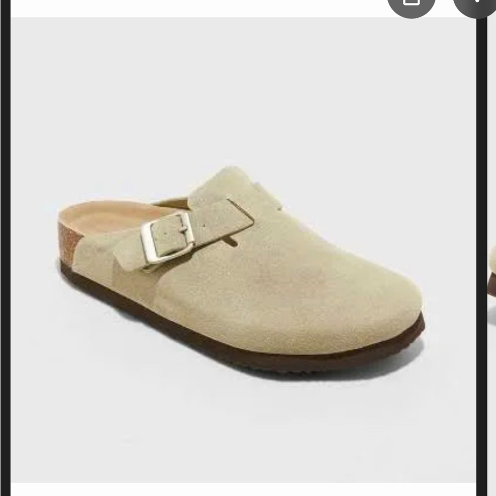 Universal thread Betsy clog mule flats